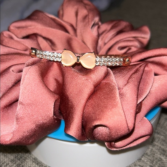 Jewelry - Elegant Peach two heart bow bracelet